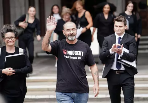 Bărbatul care a stat nevinovat 17 ani în închisoare, pentru un viol pe care nu l-a comis, a plecat definitiv din Marea Britanie, unde a fost încarcerat
