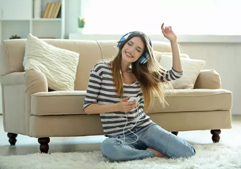 Top 30 de melodii pe care să le asculţi când eşti singur