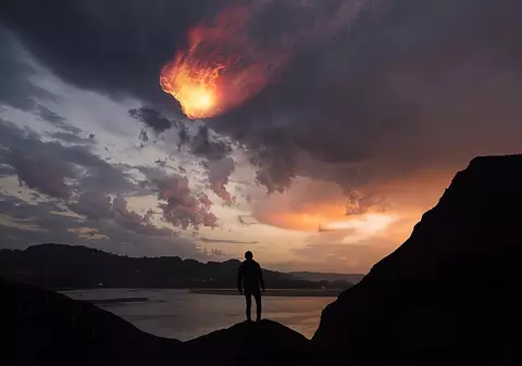 Un meteorit a făcut lumină pe cerul României! Imaginile care circulă pe internet au stârnit panică în jurul oamenilor
