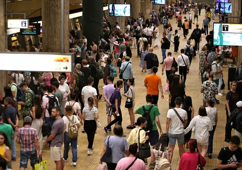Circulație îngreunată pe Magistrala 4 de metrou, după ce un tren s-a defectat lângă stația Gara de Nord