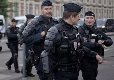 Bărbat arestat la Cannes, în apropierea unei sinagogi, după ce a vrut să-l înjunghie pe directorul unui service auto, în timp ce striga „Allah Akbar"