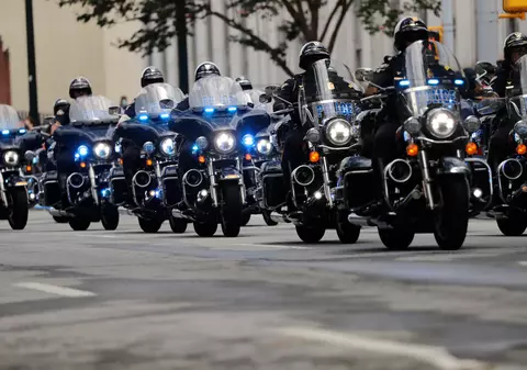 Motocicletele poliției din Atlanta au fost incendiate. Guvernator: „Vom găsi acești criminali și îi vom aduce în fața justiției”