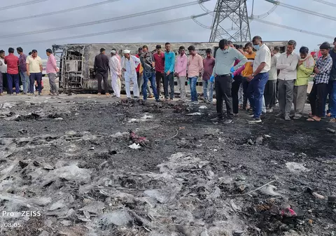 Cel puțin 25 de persoane au murit în India, după ce un autobuz a luat foc în urma unui accident