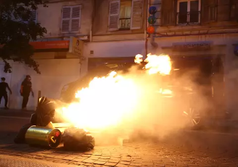 Casa unui primar de lângă Paris, ținta unui atac. Edilul acuză o tentativă de asasinat: "Soția și unul dintre copii au fost răniți"