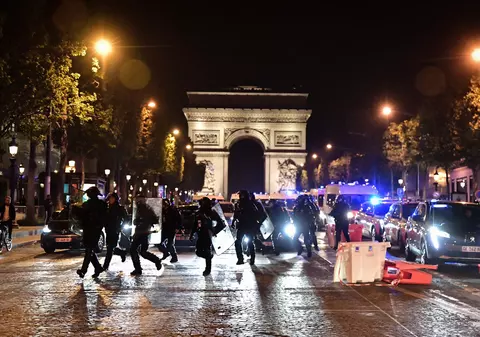 O noapte mai liniștită în aproape toată Franța, în ciuda a peste 700 de arestări și a unor ciocniri violente cu poliția în Marsilia