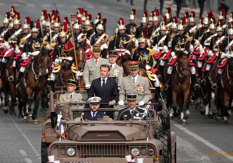 Imagini de la parada de Ziua Franței. Defilare pe Champs-Élysées cu măsuri de securitate sporite, după tensiunile recente