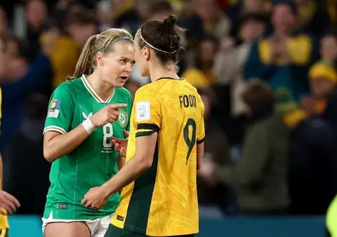 O vedetă de la Cupa Mondială de fotbal feminin a refuzat să dea mâna cu adversara, după ce aceasta a plecat în vacanță cu fosta ei iubită