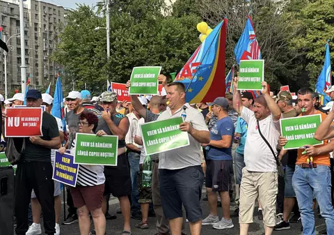 Constructorii protestează în faţa Guvernului. Sindicaliștii acuză Executivul că vrea să le elimine facilităţile fiscale