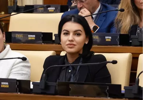 Cât de bogată e Romina Gingașu, românca de 34 de ani căsătorită cu Piero Ferrari: „Negociez intens prețurile”. Ce proprietăți are în străinătate