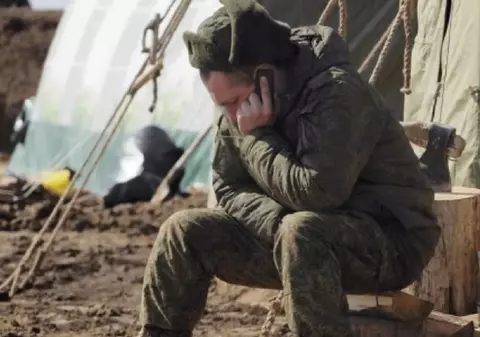 „Avem doar câte o grenadă, să ne aruncăm în aer!” Un soldat rus se plânge că a fost trimis fără muniție în prima linie, în Ucraina