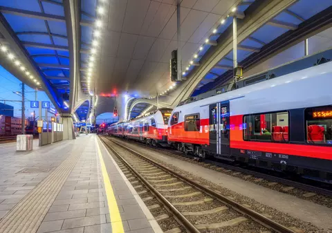 Austria oferă transport public gratuit timp de un an pentru cei care își fac un anumit tatuaj