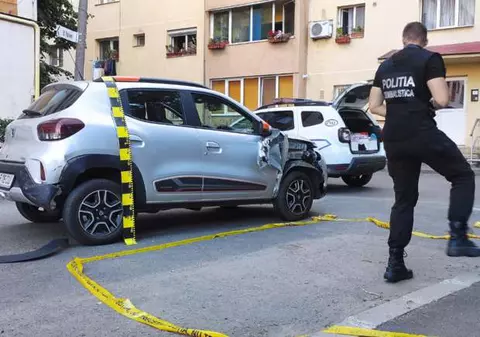 Un bărbat drogat a furat o mașină, cu care a lovit o persoană și trei autoturisme înainte de a fi prins de polițiști, în Timișoara