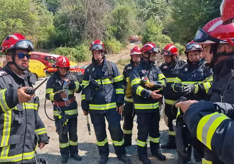 Pompierii români intervin în insula Corsica pentru stingerea unui incendiu forestier