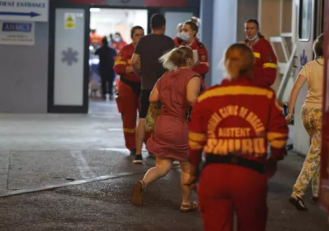 Doi pompieri intubați în urma exploziilor de la Crevedia vor fi transferați în această noapte la Spitalul Militar din Bruxelles. Alți doi pleacă în Italia