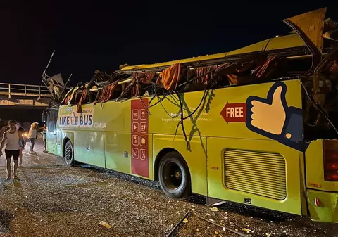 15 răniți, după ce un autocar cu 40 de ucraineni a intrat într-un limitator de înălțime, la Năvodari. Șoferul a încurcat drumul, spune translatorul