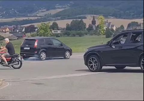 Președintele Cehiei, Petr Pavel, a fost surprins mergând pe motocicletă fără cască. „A fost ridicol”