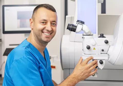 Profil de medic de top: cum lucrează chirurgul cu cea mai mare rețea de clinici oftalmologice private din România - 5 clinici și peste 20.000 de operații la activ