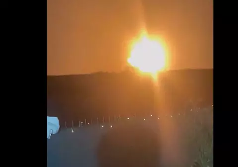 Crevedia, zguduită de o nouă explozie. Deflagrația, văzută de la kilometri distanță - VIDEO