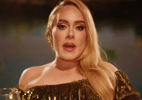 Adele a leșinat la un concert susținut în Las Vegas. De ce suferă cântăreața britanică