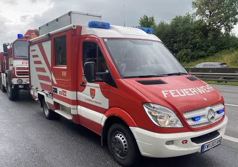 Un șofer român a fost găsit de pompieri cu mașina oprită pe banda a treia, de viteză, pe o autostradă din Austria: „Ceea ce bunul-simț interzice, de fapt”