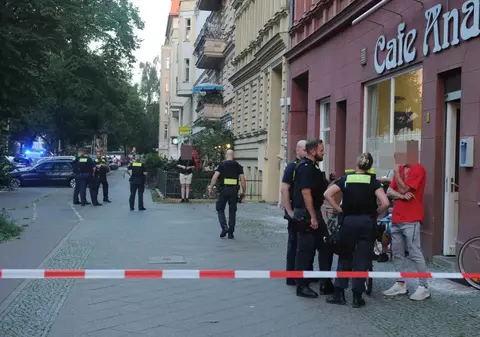 41 de bărbați români și turci l-au bătut pe antrenorul de fotbal care a exclus dintr-o echipă din Berlin un adolescent de 18 ani