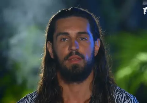 Ispita Bogdan Stăruială s-a îndrăgostit de Bianca Giurcă la „Insula Iubirii”: „Simt așa, o chimie”. El a avut o relație cu Alexandra Stan