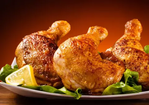 E mai bine să mănânci puiul cu sau fără piele? Ce spun nutriționiștii