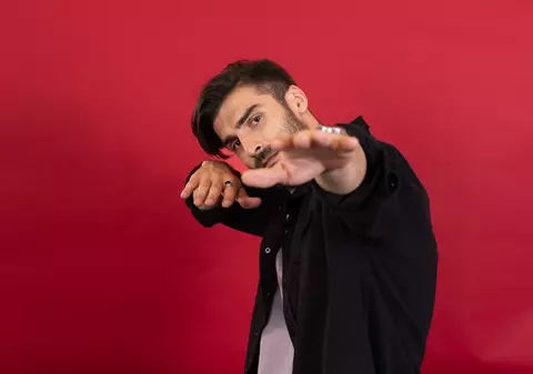 Daniel Nuță este Sasha Vlahu în serialul Groapa. Detalii de la filmări. „Zilele de caniculă pe malul Dunării au fost grele”