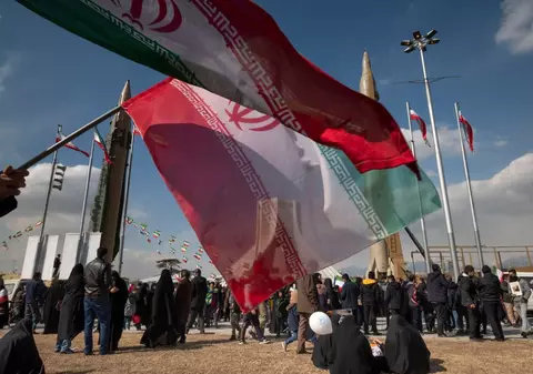 SUA acuză Iranul că este „foarte implicat în planificarea” atacurilor lansate de rebelii houthi din Yemen asupra unor nave din Marea Roşie