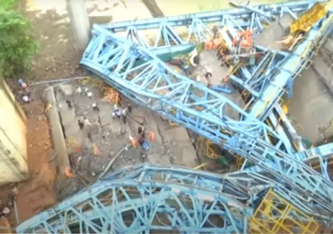 O macara s-a prăbuşit în India. Sunt cel puțin 17 morți, anunță autoritățile