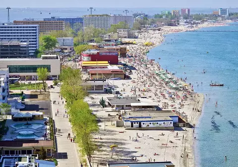 Trei persoane s-au înecat la Mamaia, iar alte două au ajuns la spital. Oamenii au format un lanț uman în încercarea de a le salva