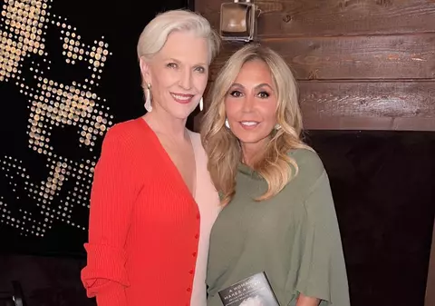 Cum s-a pozat Anastasia Soare alături de mama lui Elon Musk. Ce mesaj a transmis Maye Musk: „Un turneu în România”