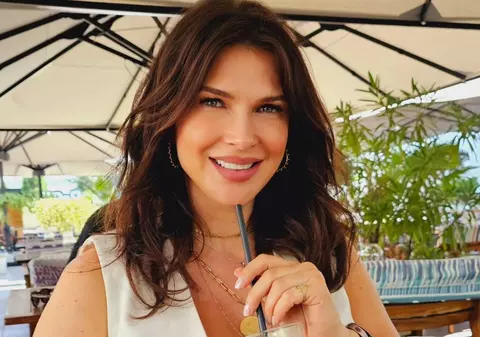 Cum arată Monica Bîrlădeanu în costum de baie la 44 de ani. A făcut furori pe plaja din Grecia