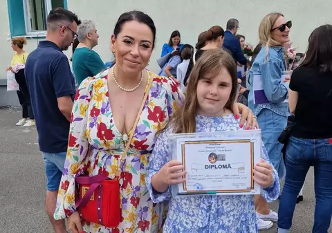 Oana Roman și-a mutat fiica la o școală privată. Motivul pentru care a luat decizia: „Copiii să învețe în containere improvizate”