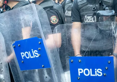 Atac armat la un consulat al Suediei din Turcia: O angajată a fost grav rănită