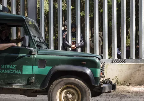 Polonia acuză serviciile secrete din Belarus şi Rusia că orchestrează o nouă criză a migranților