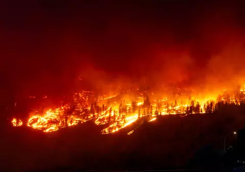 Incendii devastatoare în Canada. Zeci de mii de oameni fug din calea flăcărilor. A fost declarată stare de urgență în British Columbia. VIDEO