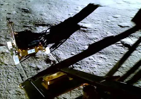 Roverul trimis de India pe Lună confirmă prezența sulfului la polul sud al satelitului. Ce alte elemente chimice au mai fost descoperite