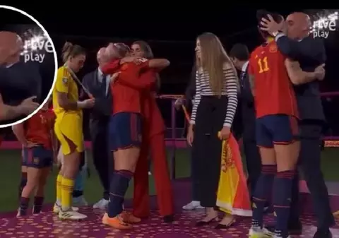 Ce suspendare a primit fostul președinte al Federației Spaniole de Fotbal, după ce a sărutat-o cu forța pe jucătoarea Jenni Hermoso