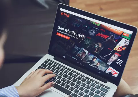 Cum poate Netflix să-ți ghicească orientarea sexuală înainte ca tu să fii sigur de ea?