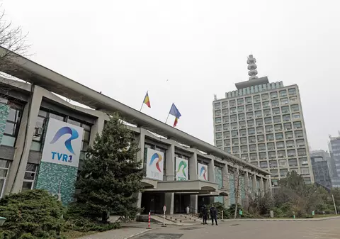 Criză de cosmetice la TVR. Mesaj intern: „Pe invitați, vă rugăm ca producătorii să-i anunțe să vină machiați și coafați”