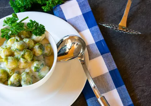 Rețete de varză de Bruxelles cu smântână