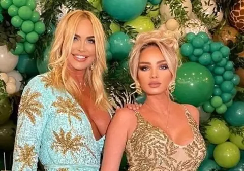 Vica Blochina nu a respectat dress code-ul la nunta Mariei Constantin. Nu s-a îmbrăcat în alb, dar s-a distrat pe muzica lui Adrian Minune