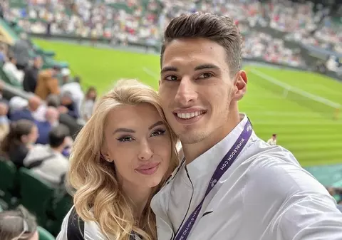 Andreea Bălan și Victor Cornea s-au mutat împreună. Jucătorul de tenis locuiește acum în casa artistei