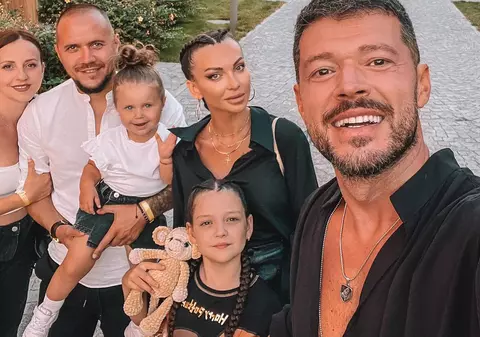 Victor Slav și-a luat fetița de la Bianca Drăgușanu și au plecat în vacanță. Prezentatorul s-a împăcat cu fosta iubită