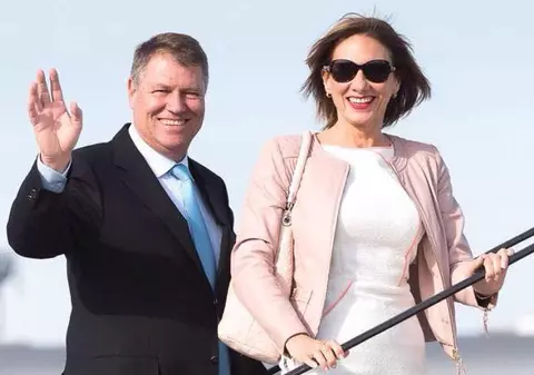 Ținuta purtată de Carmen Iohannis în prima zi de școală. Soția președintelui României a avut o apariție impecabilă