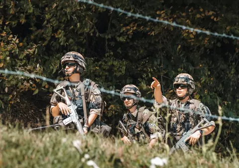 Un soldat din armata elvețiană a murit după ce a fost pus să mărșăluiască 2,5 kilometri