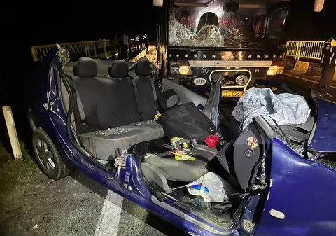 Un autocar plin cu turiști și două mașini, implicate într-un grav accident în Vaslui. Două persoane au murit