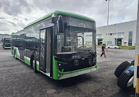 Primele imagini cu autobuzele electrice din China, cumpărate de Primăria Capitalei. Când vor intra în circulație