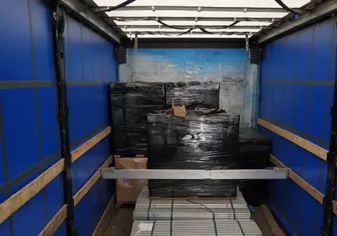 Șofer român de TIR condamnat la închisoare, la o săptămână după ce a fost prins cu „mărfuri fragile” de 1,8 milioane de euro, în Franța